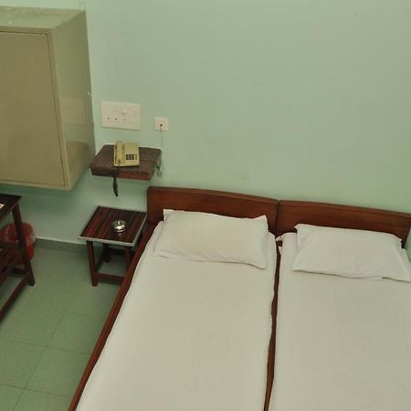 Valli Hotel Thanjavur Bagian luar foto