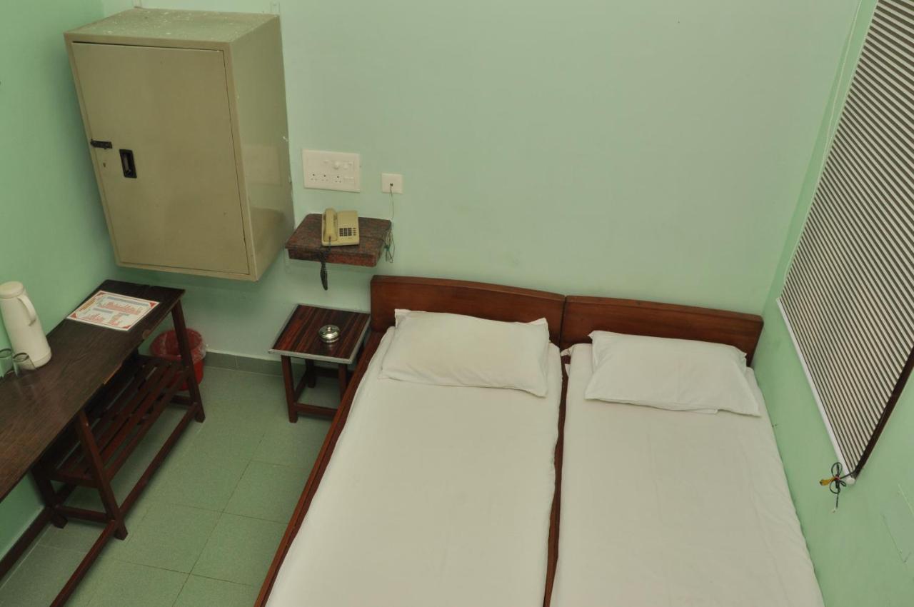 Valli Hotel Thanjavur Bagian luar foto
