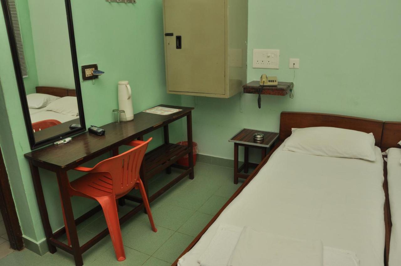 Valli Hotel Thanjavur Bagian luar foto