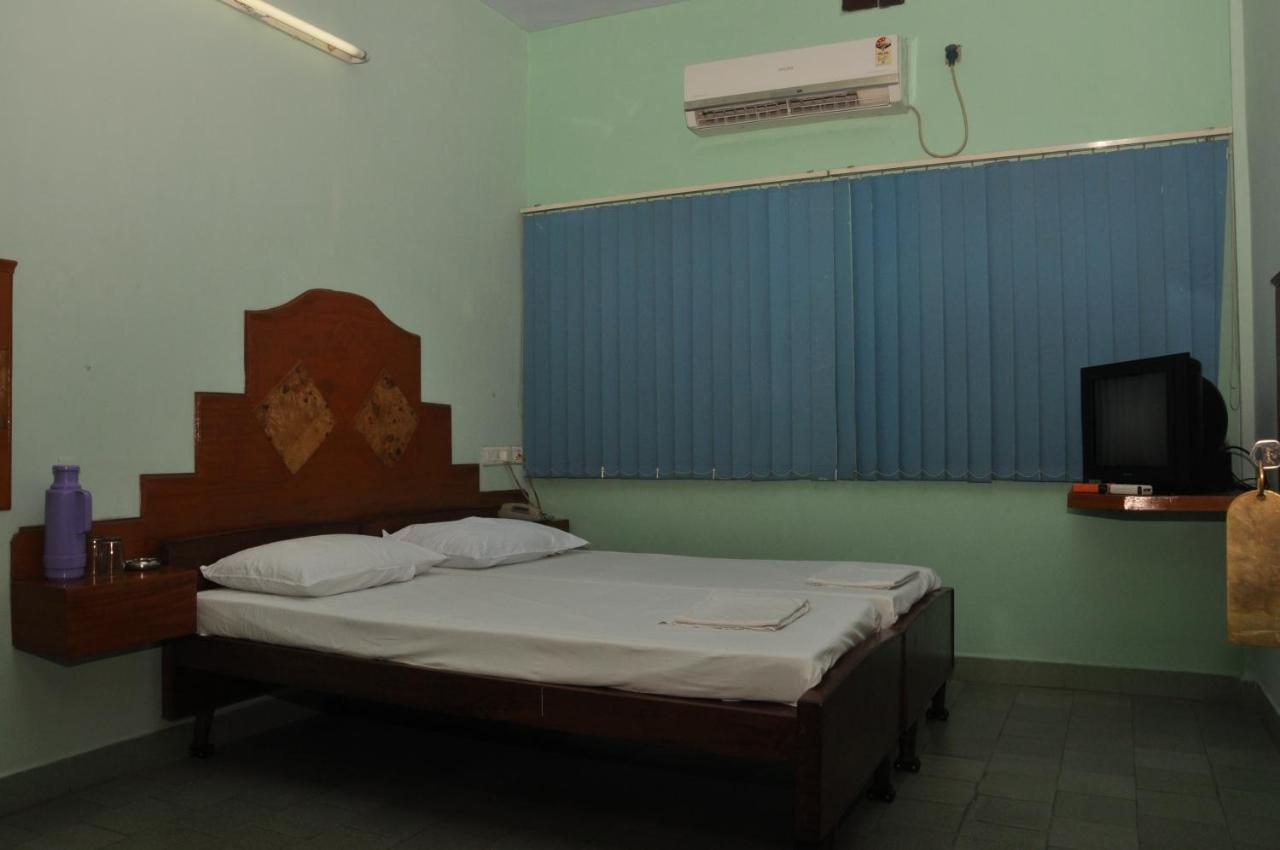 Valli Hotel Thanjavur Bagian luar foto