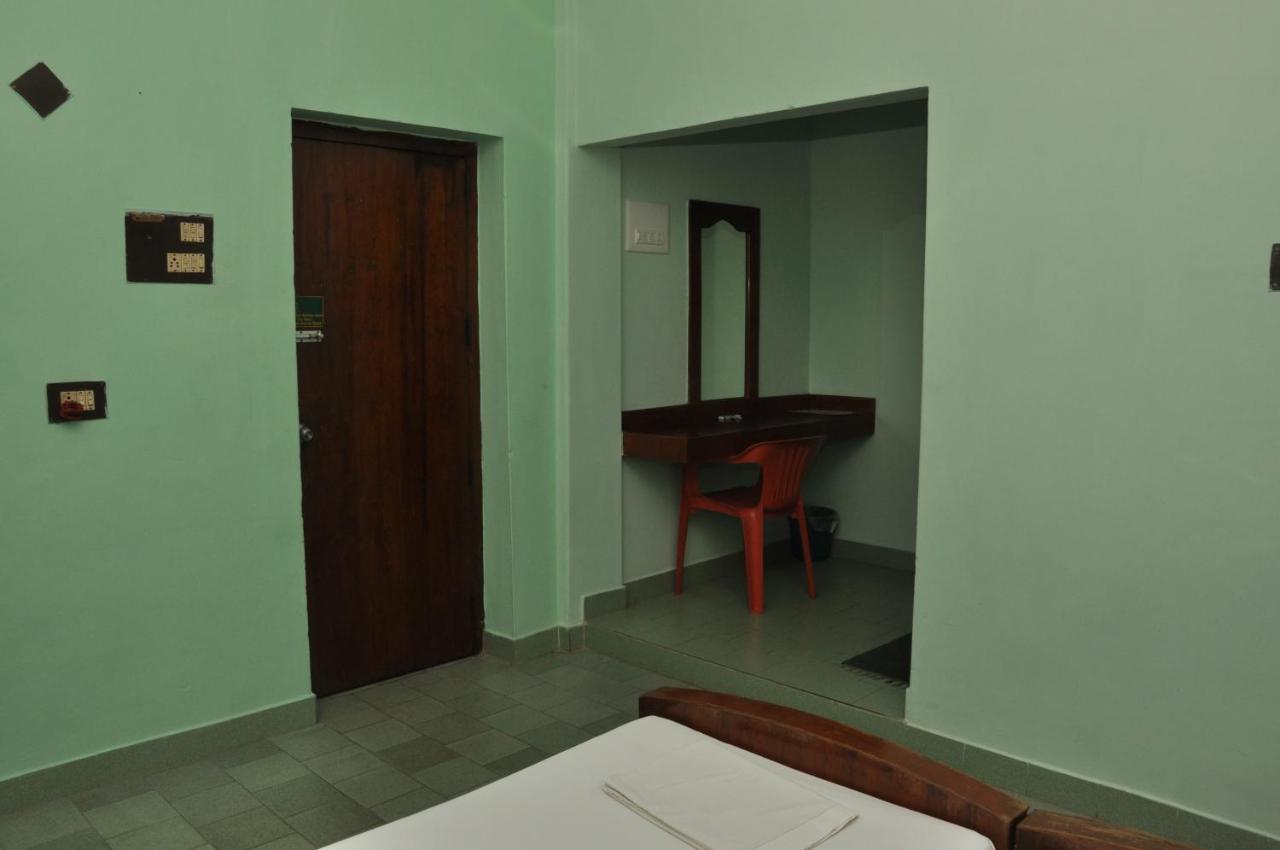 Valli Hotel Thanjavur Bagian luar foto