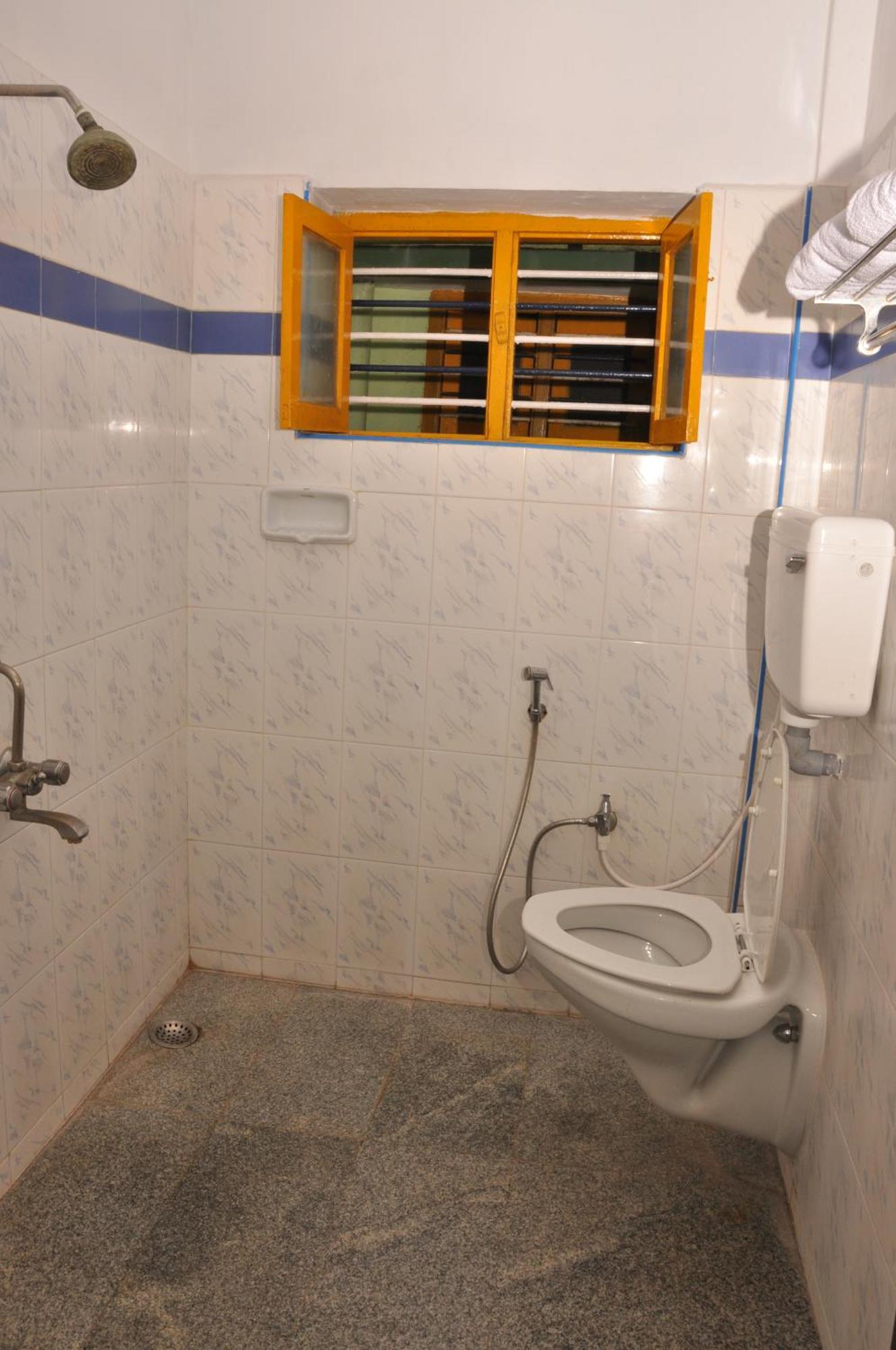 Valli Hotel Thanjavur Bagian luar foto