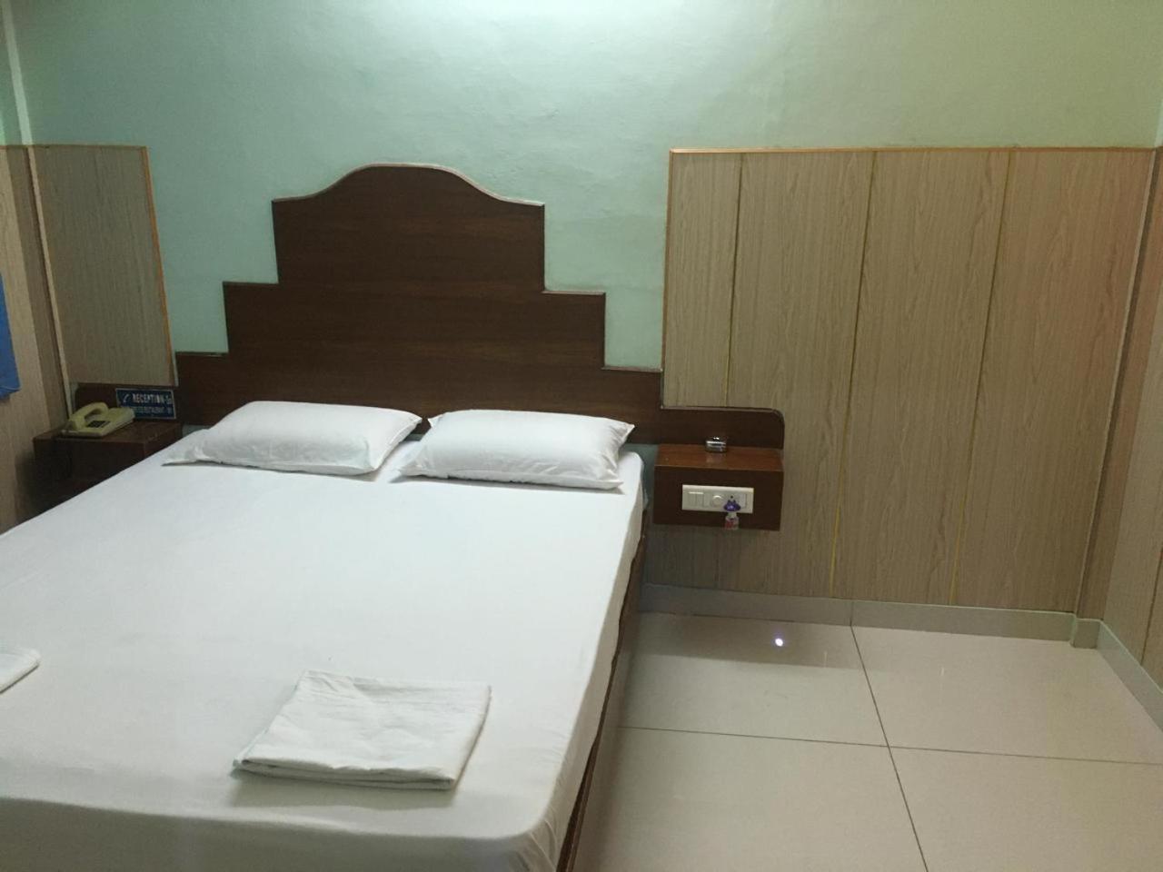 Valli Hotel Thanjavur Bagian luar foto